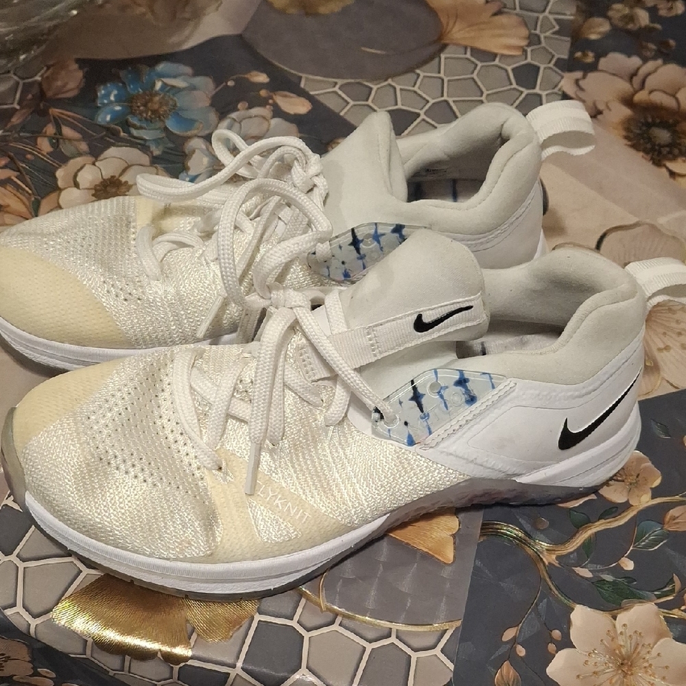Nike White and Light Beige Knit Trainers with Black Swoosh